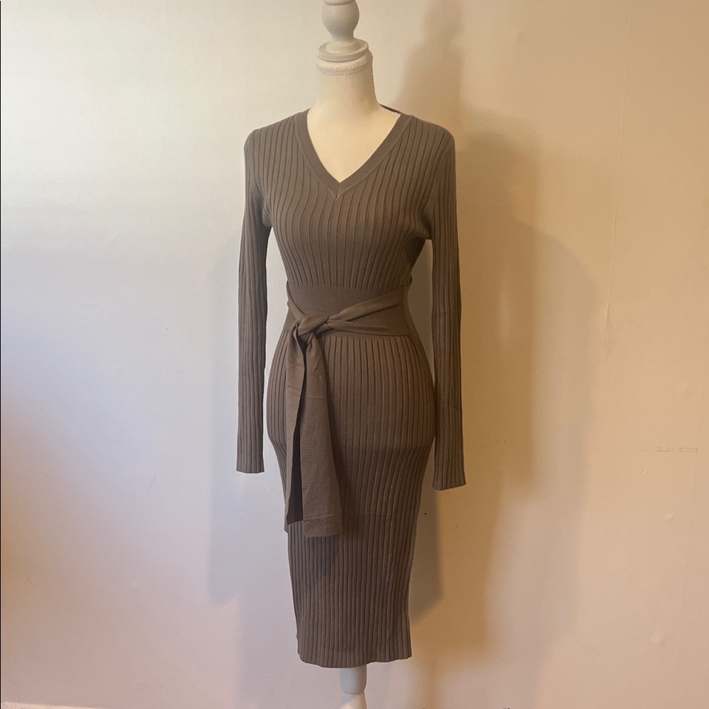 Long Sleeve V-Neck Tie-Waist Ribbed Midi Dress - Taupe. Womens Size small. NWT